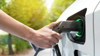 电动汽车充电桩环保出行新选择